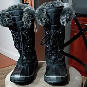 Women's Black Fur-Lined Winter Boots